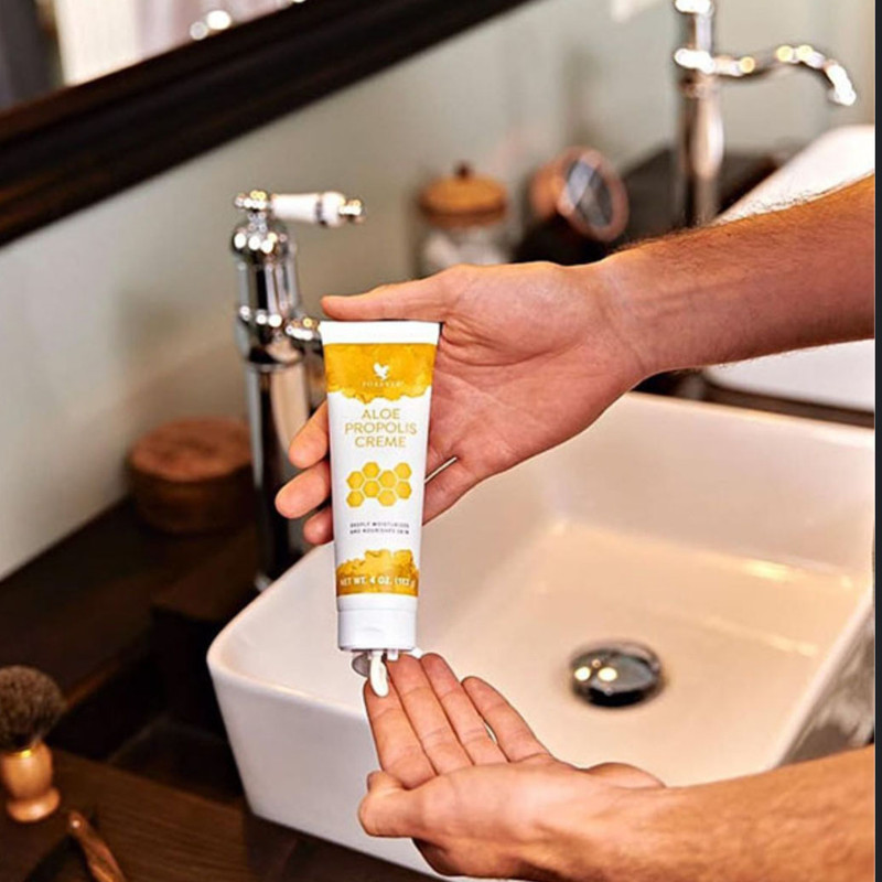 کرم مرطوب کننده فوراور لیوینگ پروداکتس مدل آلوئه پروپولیس مناسب انواع پوست حجم 113 میلی لیتر - Image 10